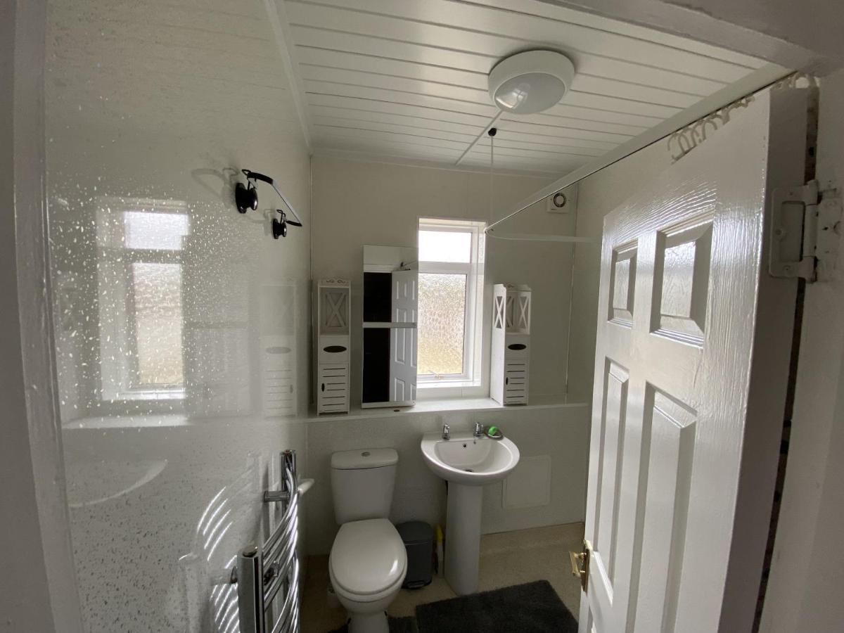 Private Lounge And Double Room Kilwinning Exterior foto