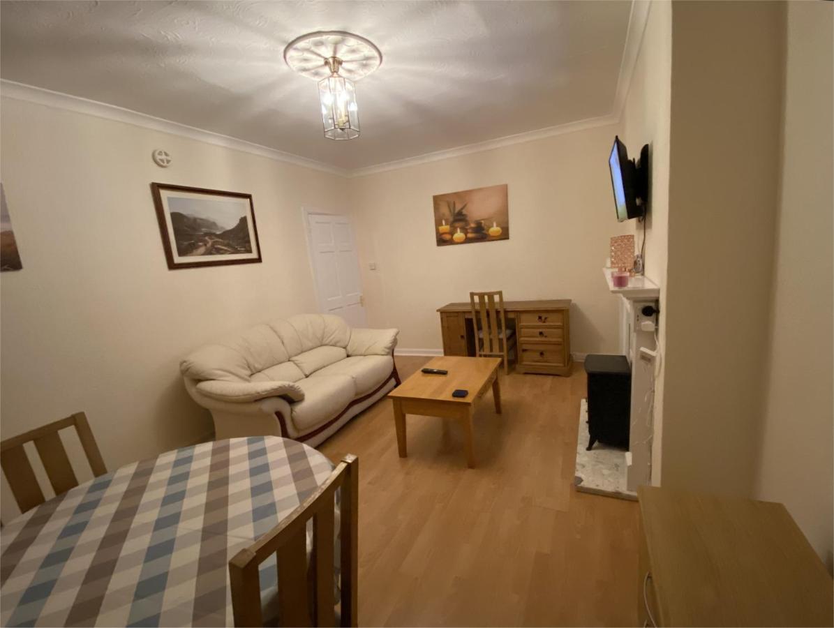 Private Lounge And Double Room Kilwinning Exterior foto