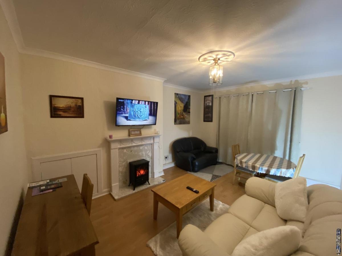 Private Lounge And Double Room Kilwinning Exterior foto