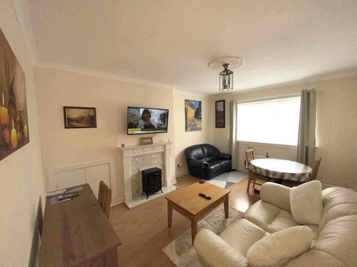 Private Lounge And Double Room Kilwinning Exterior foto