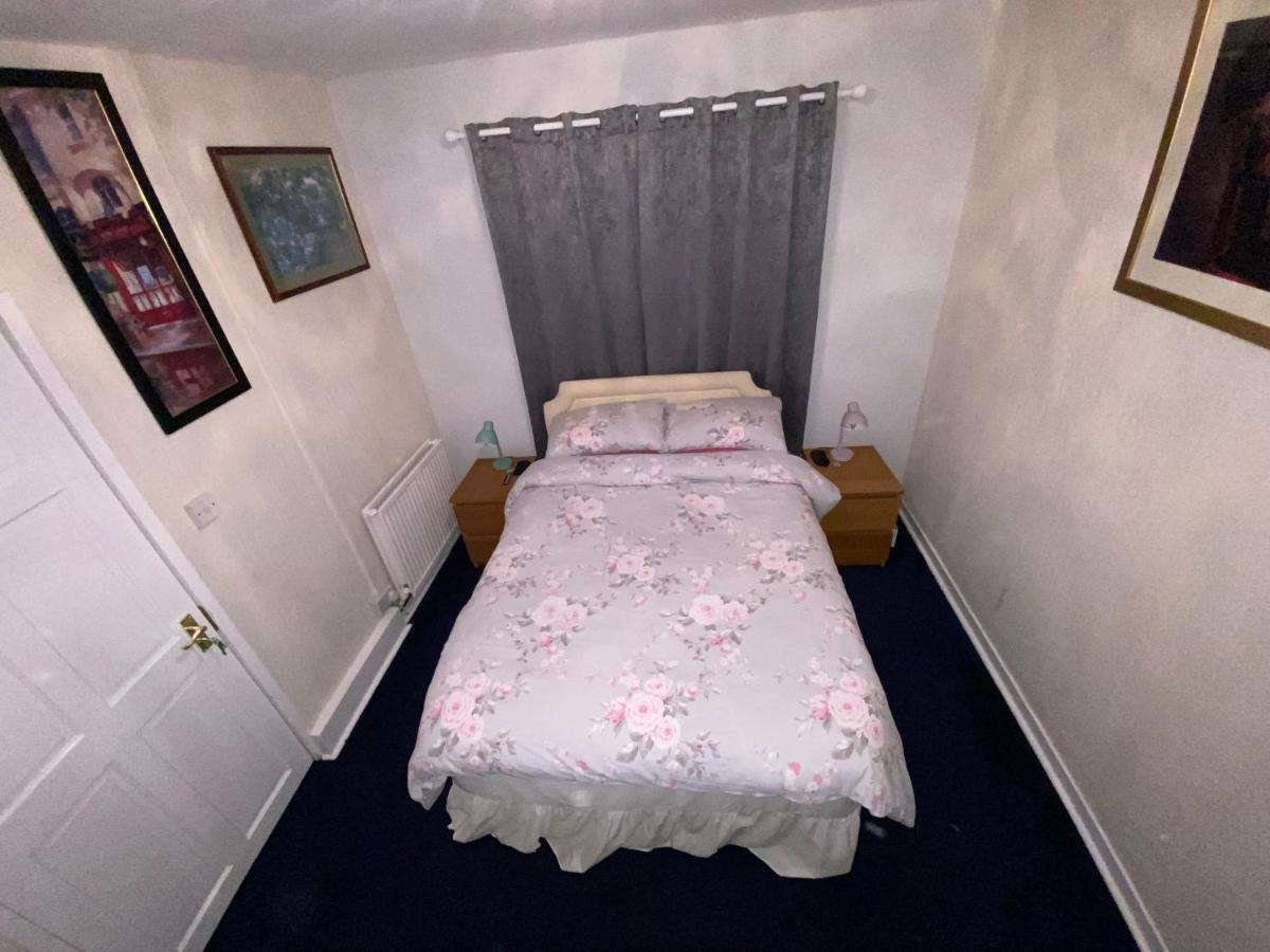 Private Lounge And Double Room Kilwinning Exterior foto