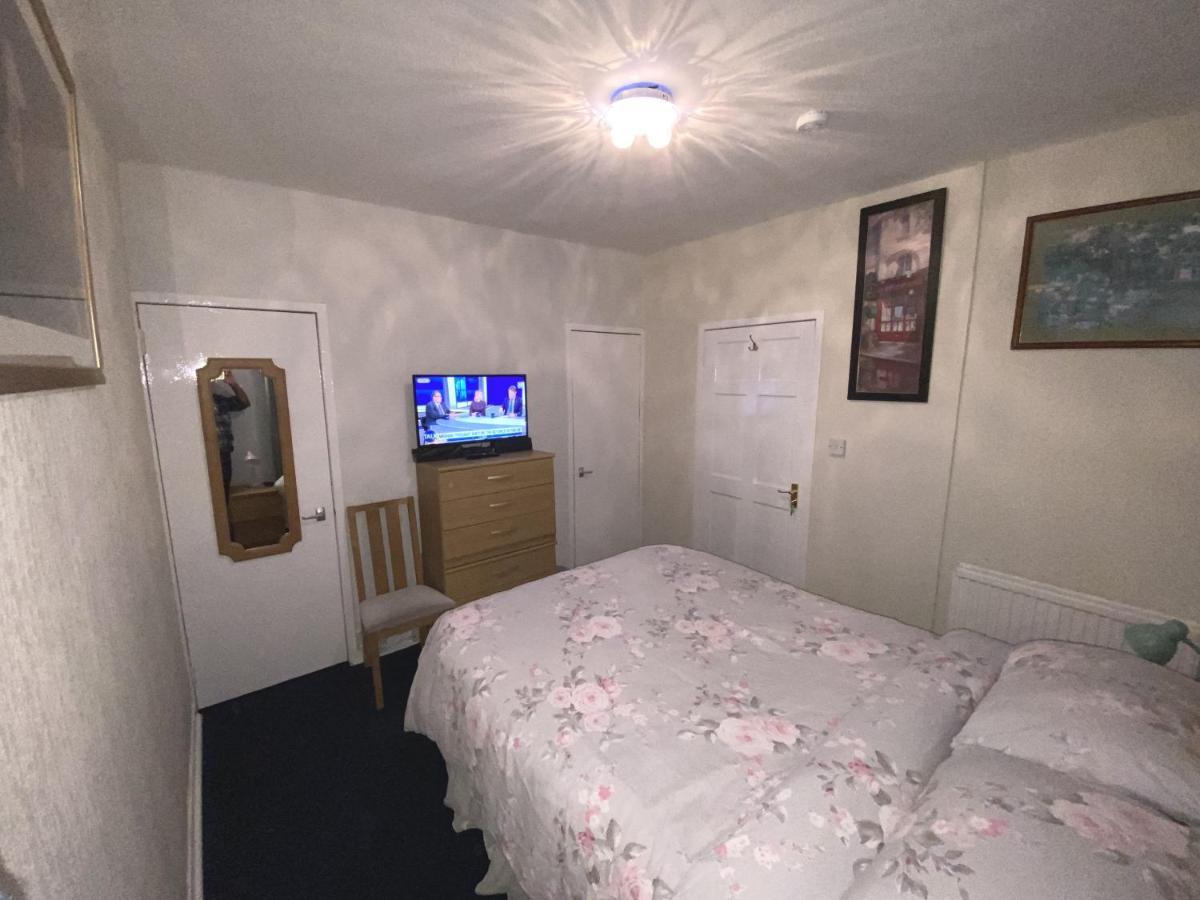 Private Lounge And Double Room Kilwinning Exterior foto